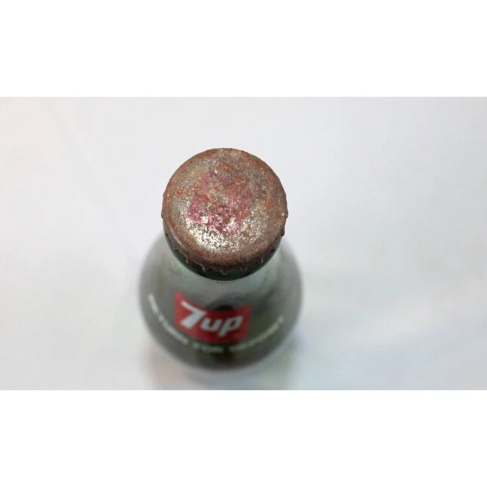 VTG 7 Up Rare Red Dot‎ Bottle 1975 Still Sealed Green Glass